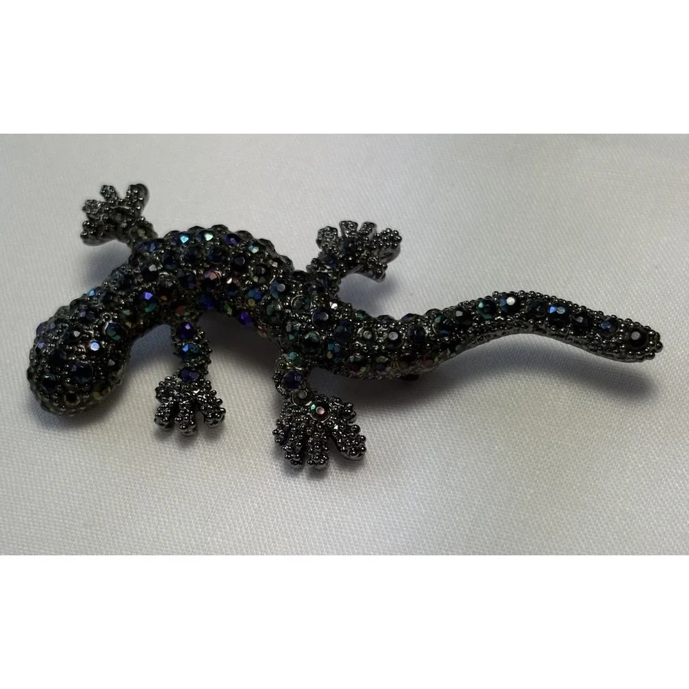 Vintage Sparkling Gecko Lizard Brooch Pin Estate Gift Boxed Iridescent Crystals
